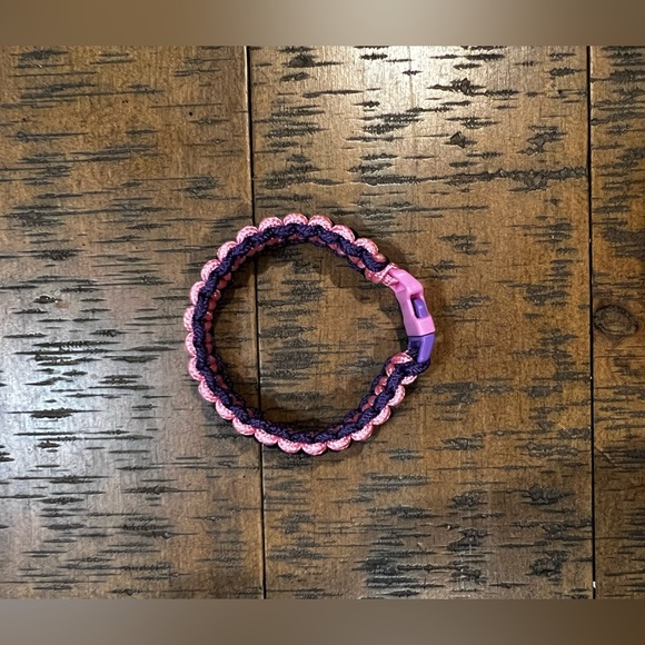 Set of Three handmade paracord bracelets - Picture 6 of 8